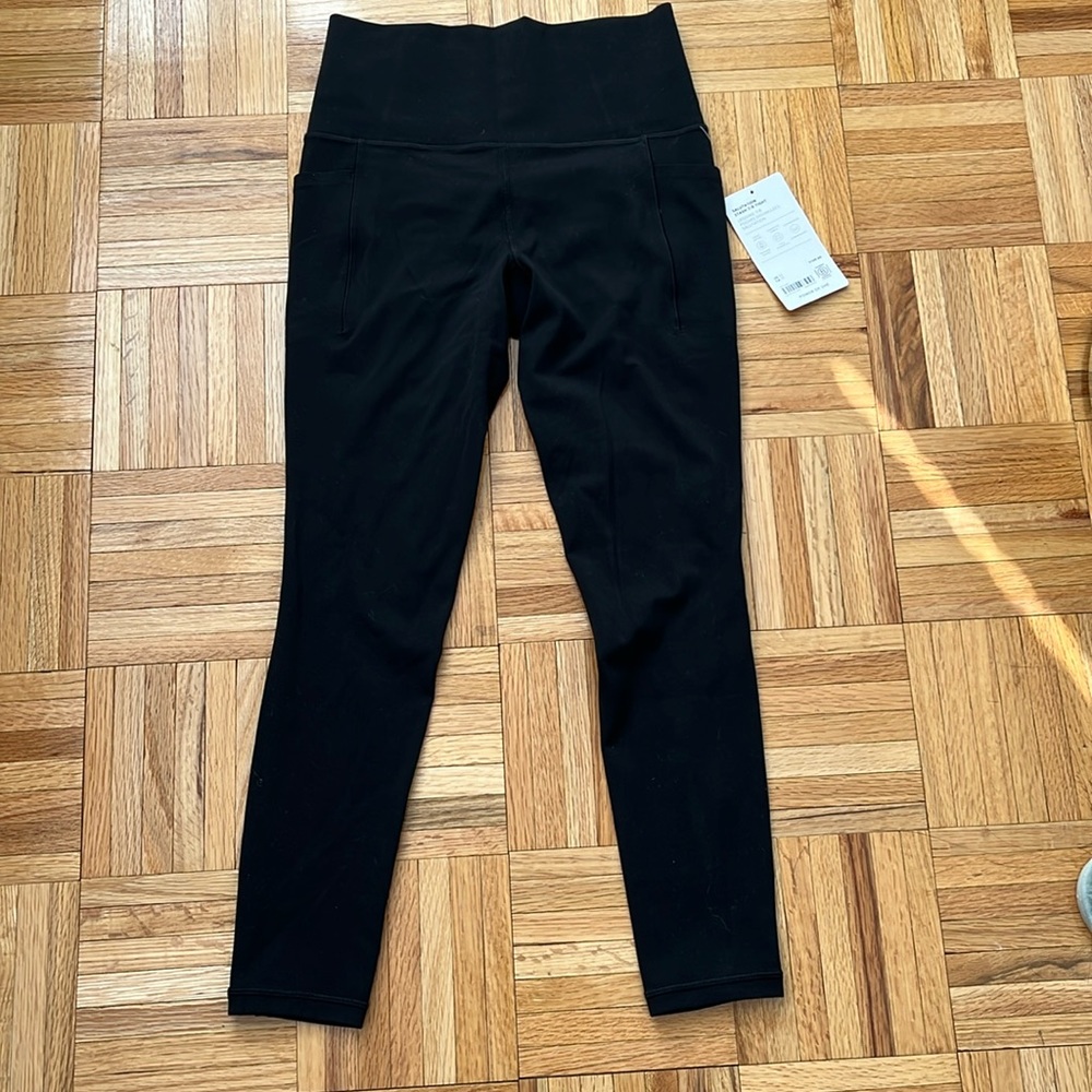 NWT XS Athleta Salutation Stash 7/8 Black Leggings